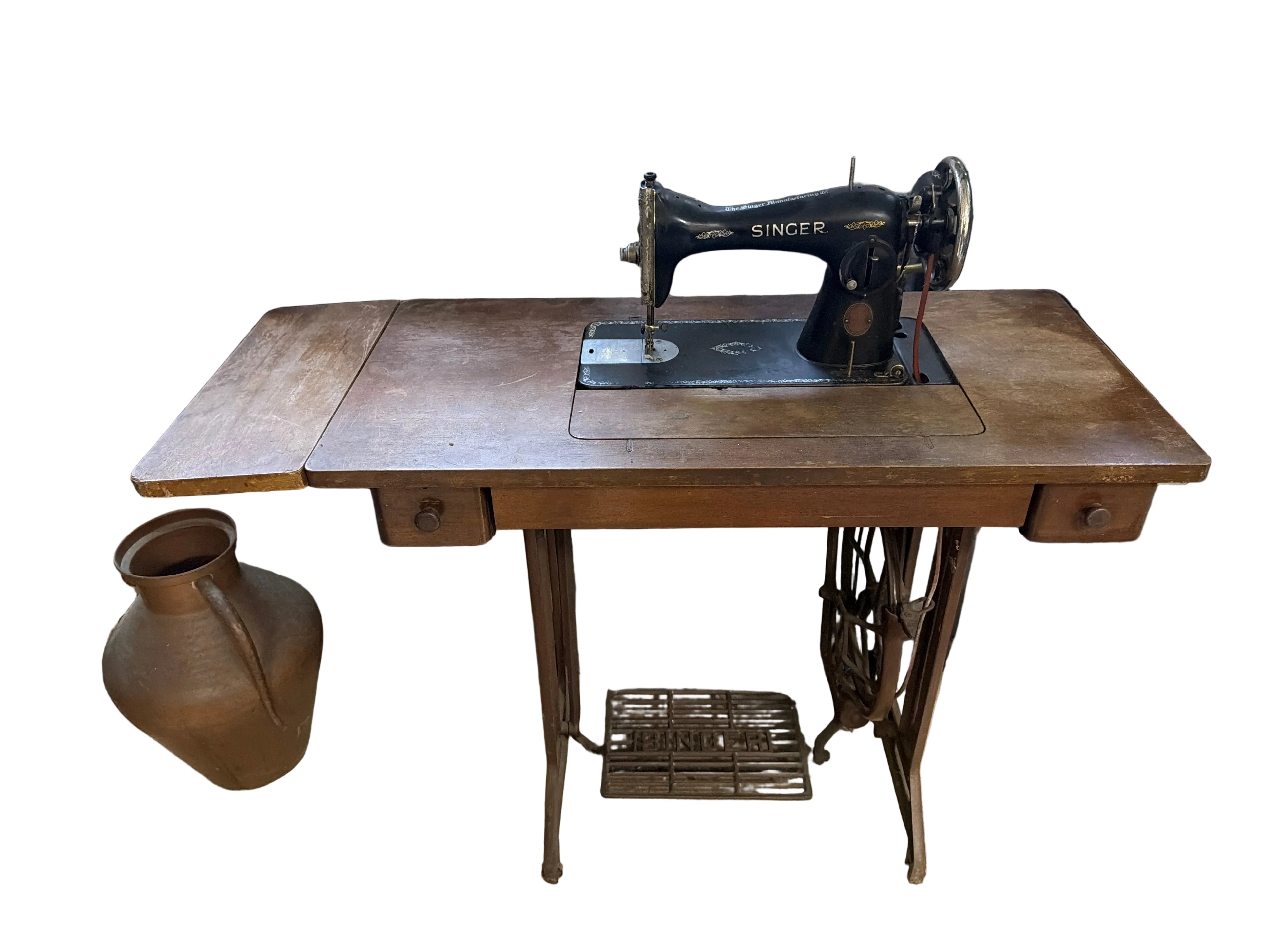 Macchina da Cucire Singer Vintage con Tavolo a Pedale
